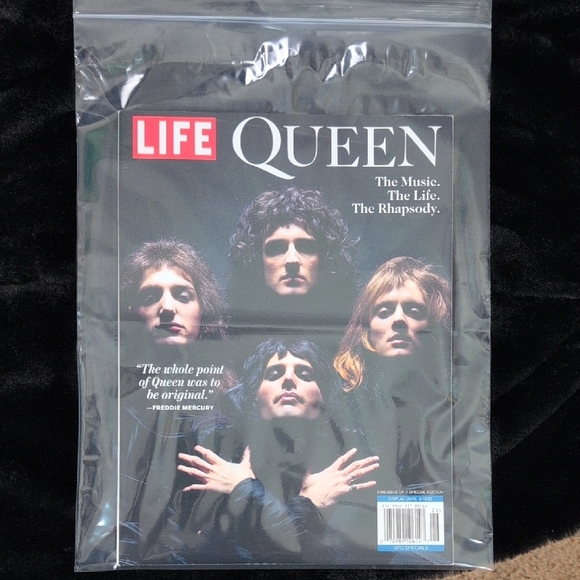 Queen Magazine Cover Poster - Black - Picture 1 of 6